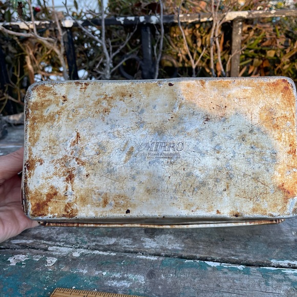 Vintage Mirro Aluminum bread pan farmhouse decor - Picture 3 of 5